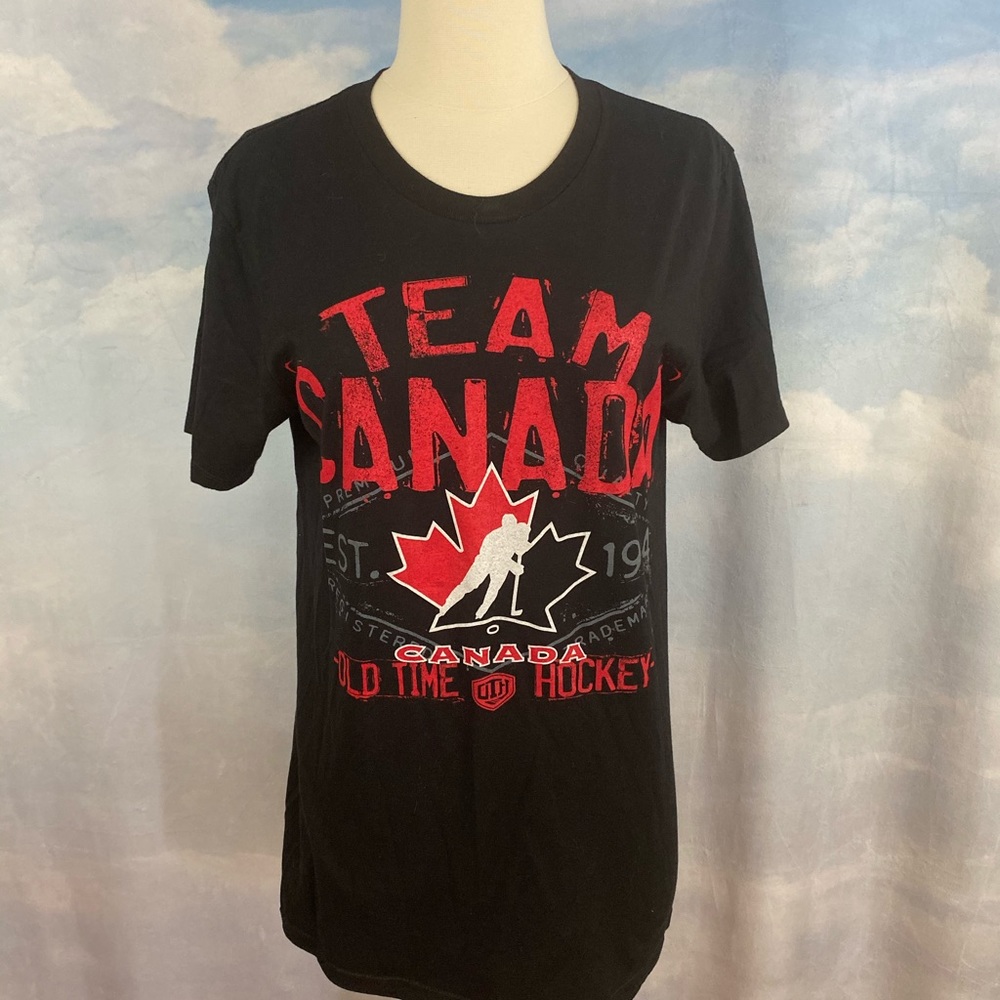 Team Canada Hockey Tee Unisex size Small